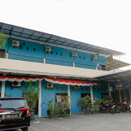 Oyo 1784 Hj. Aniek Residence Madiun Kültér fotó