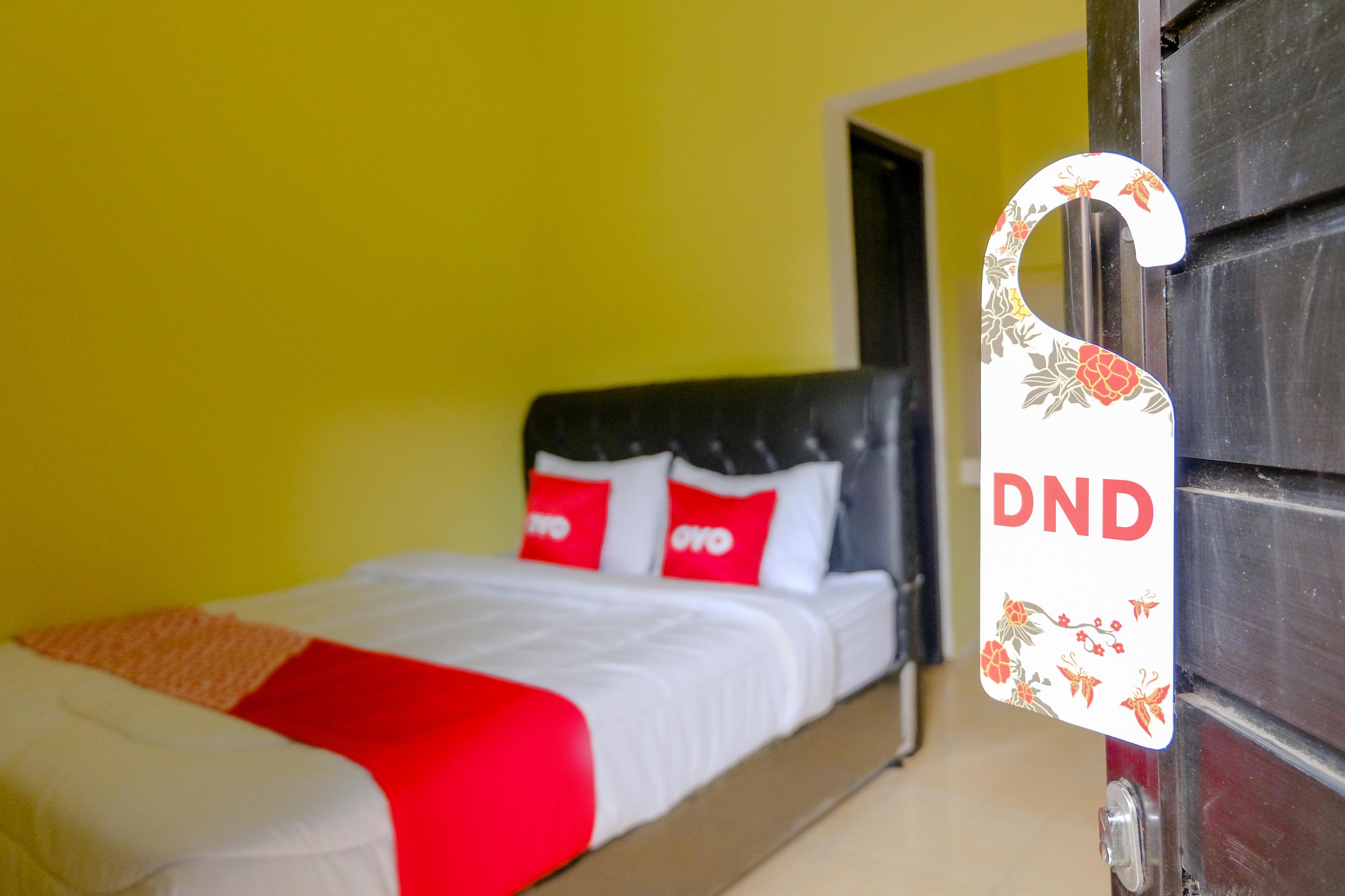 Oyo 1784 Hj. Aniek Residence Madiun Kültér fotó