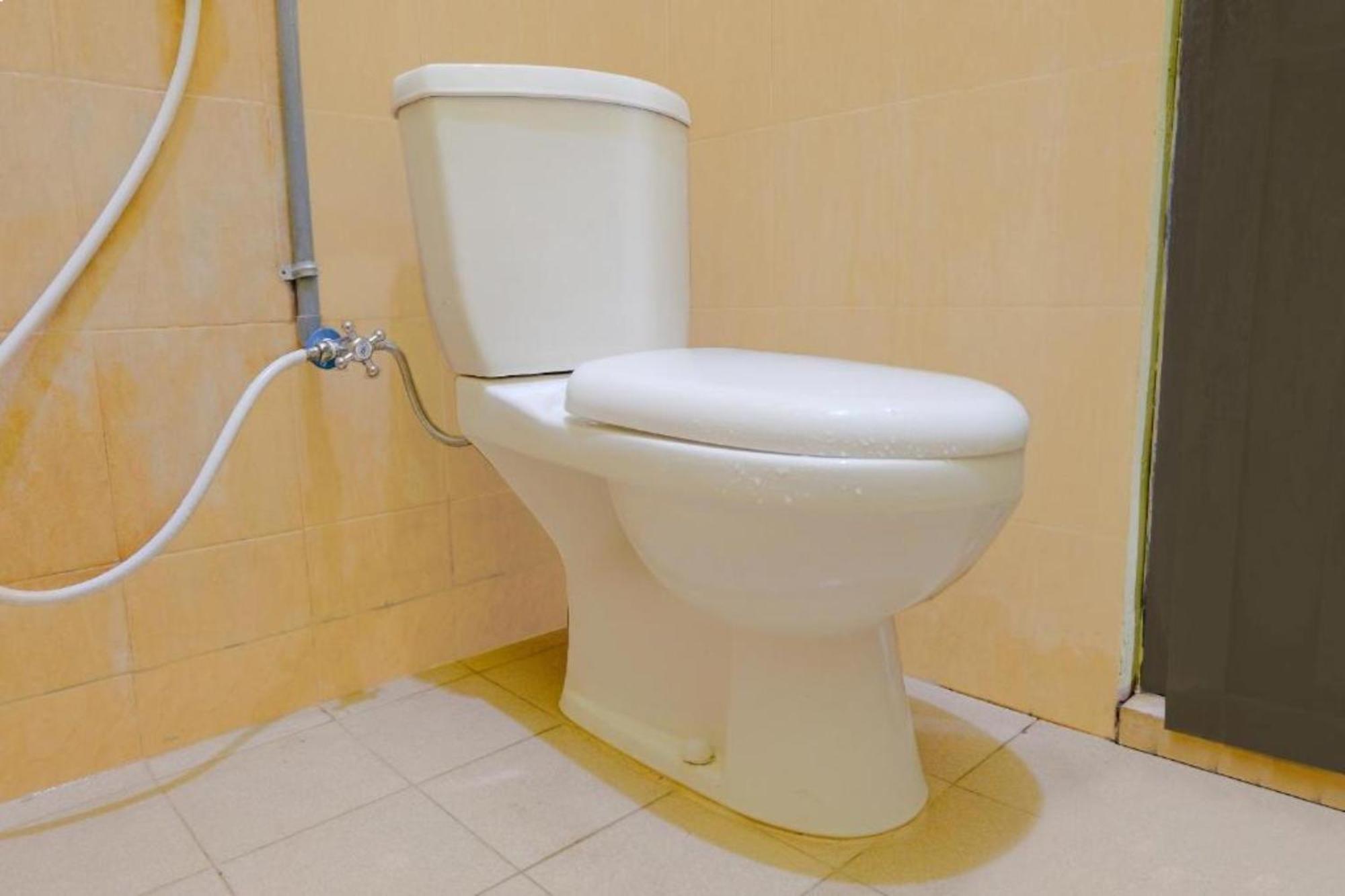 Oyo 1784 Hj. Aniek Residence Madiun Kültér fotó
